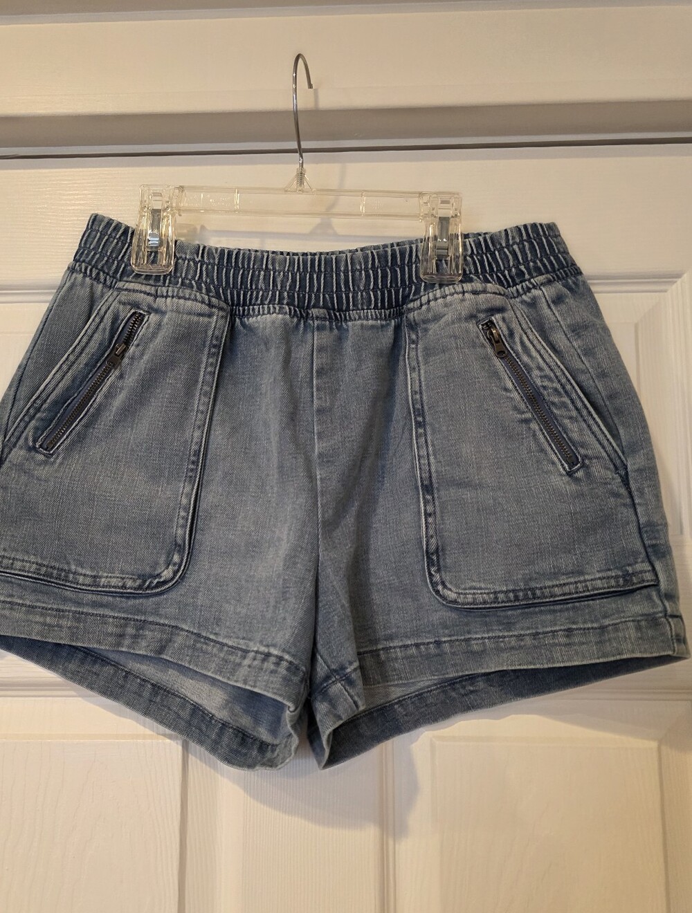 Aerie Boardwalk Shorts Light Wash Denim Elastic Smocked Waistband Size Medium